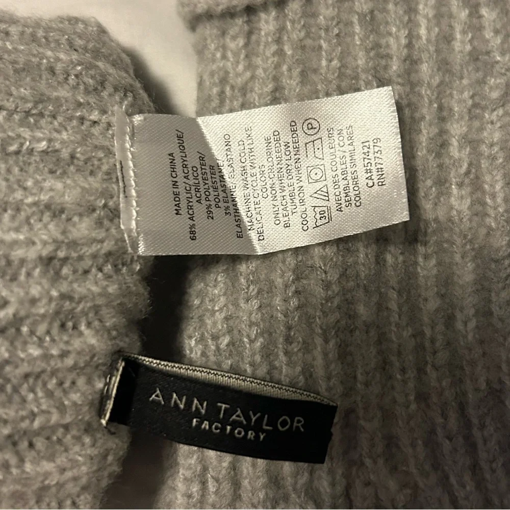 Ann Taylor‎ Scarf and gloves set